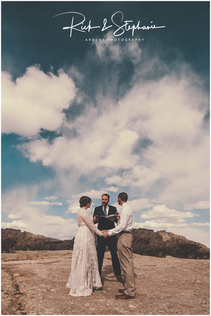 Vedauwoo elopement couple saying their vows with their officiant. Gorgeous Wyoming wedding taking place just outside of Cheyenne.